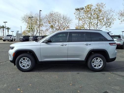 Silver Zynith 2025 Jeep Grand Cherokee Laredo