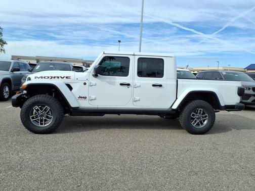 Bright White Clearcoat 2026 Jeep Gladiator Mojave X