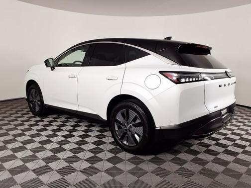 Everest White Pearl Tricoat/Super Black 2025 Nissan Murano SL
