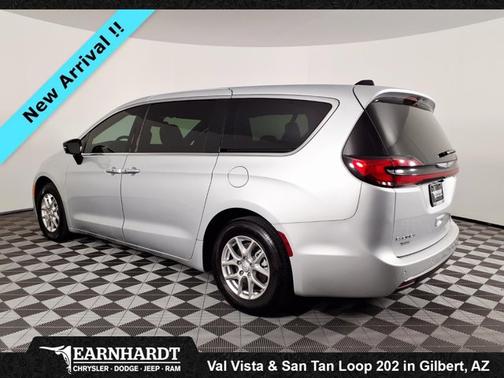 Silver Mist Clearcoat 2026 Chrysler Pacifica Select
