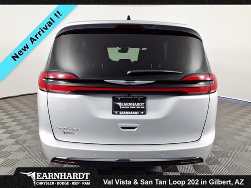Silver Mist Clearcoat 2026 Chrysler Pacifica Select