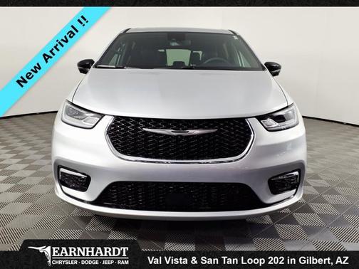 Silver Mist Clearcoat 2026 Chrysler Pacifica Select