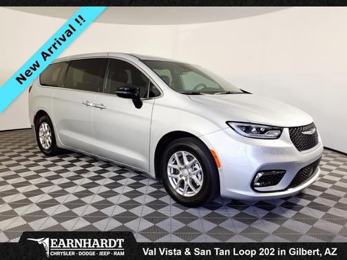 Silver Mist Clearcoat 2026 Chrysler Pacifica Select