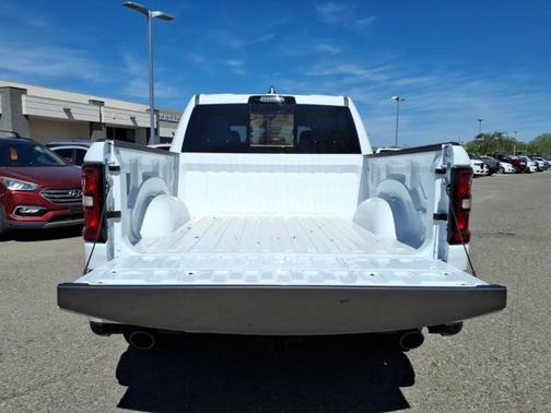 Bright White Clearcoat 2026 RAM 1500 Laramie