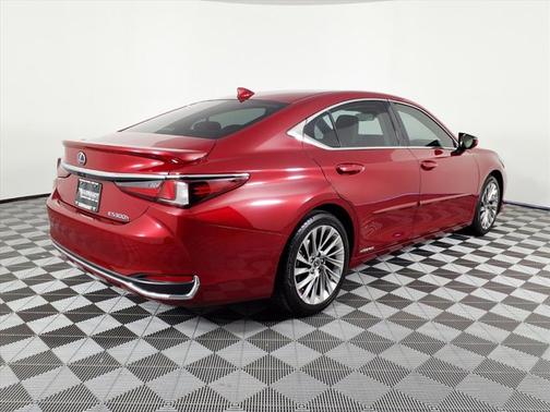 2022 Lexus ES 300h Luxury