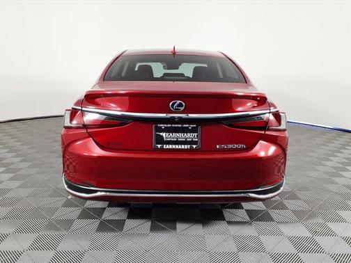 2022 Lexus ES 300h Luxury