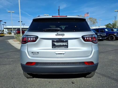 Silver Zynith Metallic Clearcoat 2026 Jeep Compass Latitude Altitude