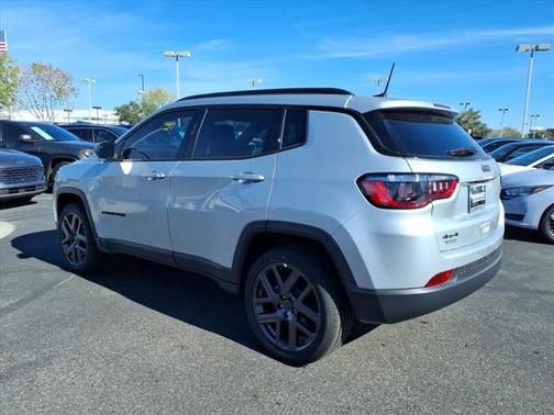 Silver Zynith Metallic Clearcoat 2026 Jeep Compass Latitude Altitude