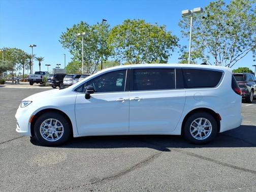Bright White Clearcoat 2026 Chrysler Pacifica Select