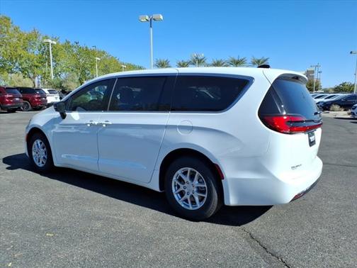 Bright White Clearcoat 2026 Chrysler Pacifica Select