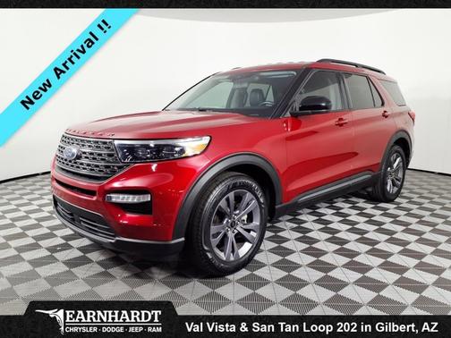 -Select- 2022 Ford Explorer XLT