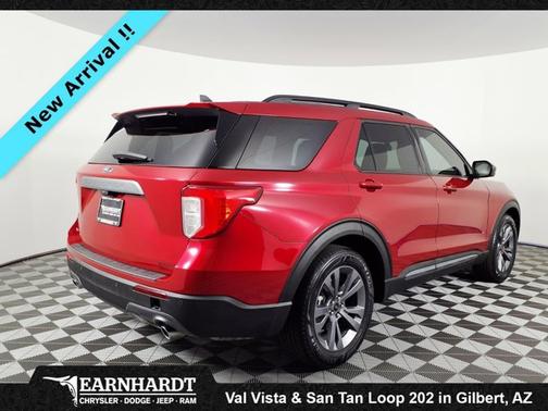 -Select- 2022 Ford Explorer XLT