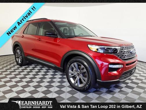 -Select- 2022 Ford Explorer XLT