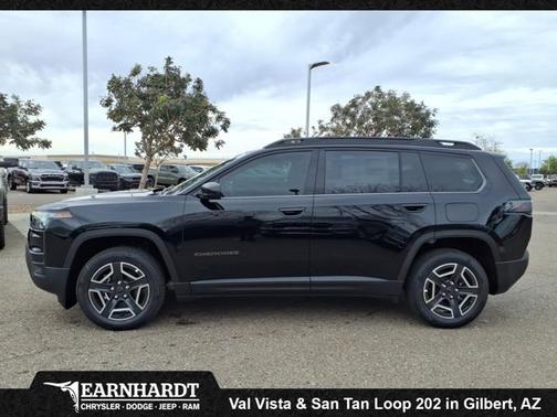Diamond Black Crystal Pearlcoat 2026 Jeep Cherokee Laredo