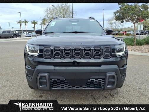 Diamond Black Crystal Pearlcoat 2026 Jeep Cherokee Laredo