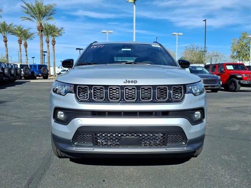 Silver Zynith Metallic Clearcoat 2026 Jeep Compass Latitude Altitude