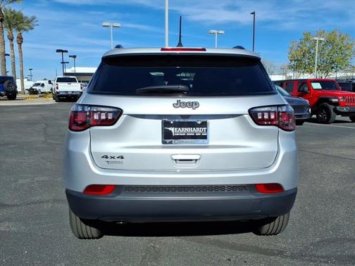 Silver Zynith Metallic Clearcoat 2026 Jeep Compass Latitude Altitude