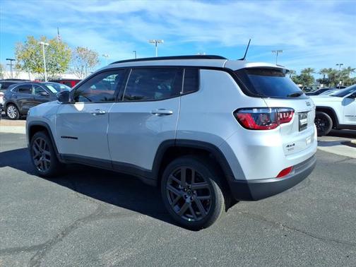 Silver Zynith Metallic Clearcoat 2026 Jeep Compass Latitude Altitude