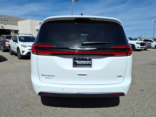 Bright White Clearcoat 2026 Chrysler Pacifica Select
