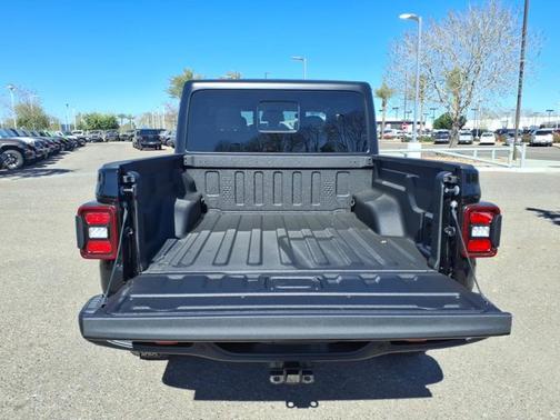Black Clearcoat 2026 Jeep Gladiator Rubicon