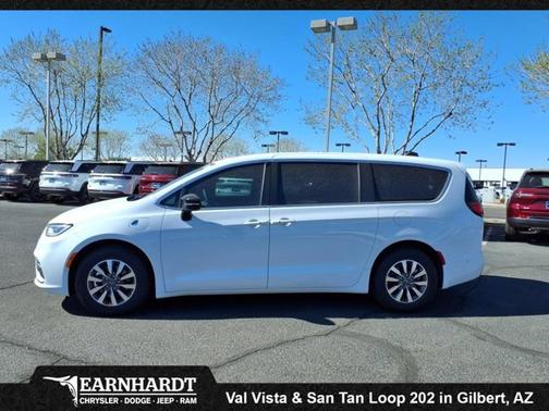 2025 Chrysler Pacifica Hybrid Select
