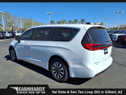 2025 Chrysler Pacifica Hybrid Select