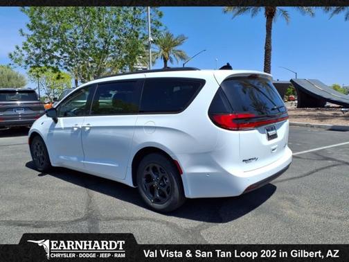 2025 Chrysler Pacifica Hybrid Premium S Appearance Pkg