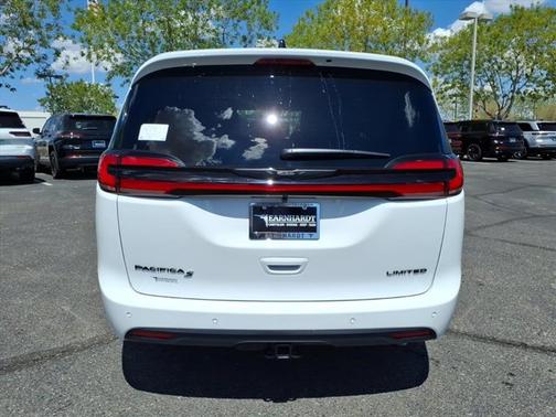 Bright White Clearcoat 2026 Chrysler Pacifica Limited