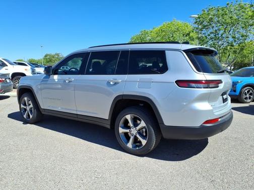 Silver Zynith 2026 Jeep Grand Cherokee L Limited