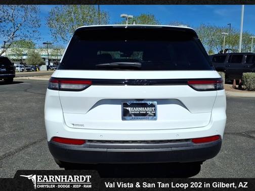 2026 Jeep Grand Cherokee Laredo Altitude