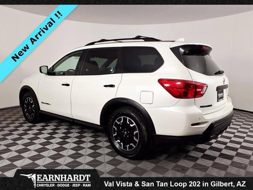 2020 Nissan Pathfinder SV