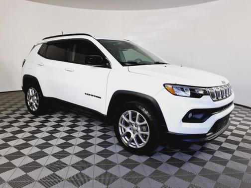 2022 Jeep Compass Latitude Lux