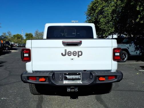 Bright White Clearcoat 2026 Jeep Gladiator Mojave X