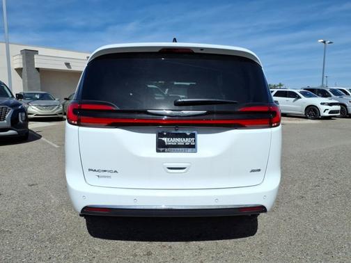 Bright White Clearcoat 2026 Chrysler Pacifica Select