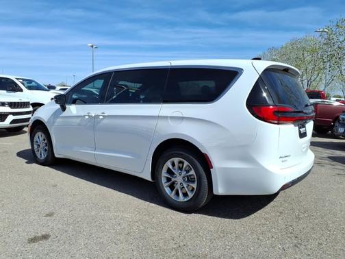 Bright White Clearcoat 2026 Chrysler Pacifica Select