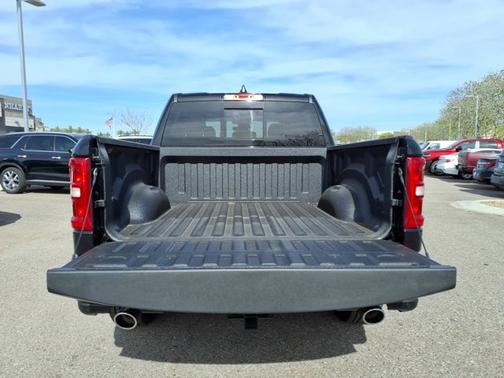 Diamond Black Crystal Pearlcoat 2026 RAM 1500 Big Horn