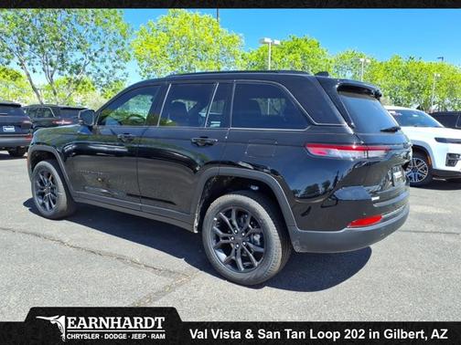 Diamond Black Crystal Pearlcoat 2025 Jeep Grand Cherokee Limited