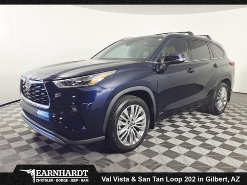 2023 Toyota Highlander Hybrid Platinum