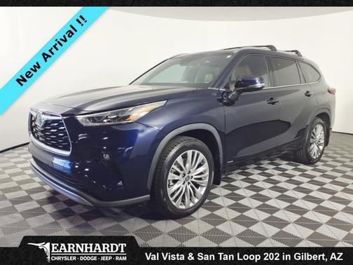 2023 Toyota Highlander Hybrid Platinum