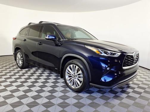 2023 Toyota Highlander Hybrid Platinum