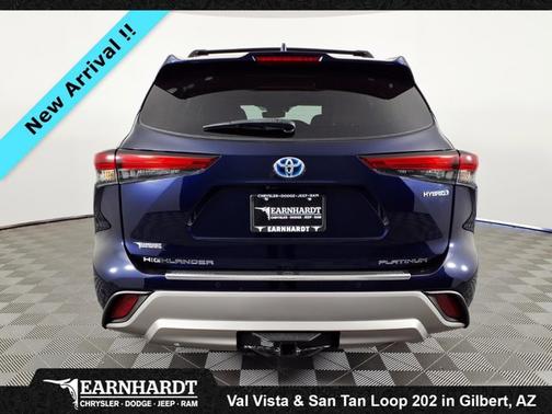 2023 Toyota Highlander Hybrid Platinum