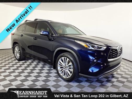 2023 Toyota Highlander Hybrid Platinum
