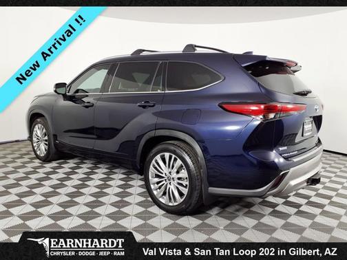 2023 Toyota Highlander Hybrid Platinum
