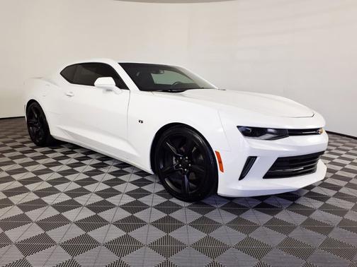 Summit White 2018 Chevrolet Camaro 2LT