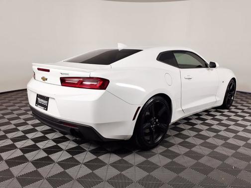 Summit White 2018 Chevrolet Camaro 2LT