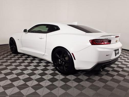 Summit White 2018 Chevrolet Camaro 2LT