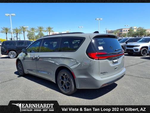 2025 Chrysler Pacifica Hybrid Premium S Appearance Pkg