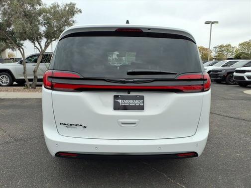 Bright White Clearcoat 2026 Chrysler Pacifica Select