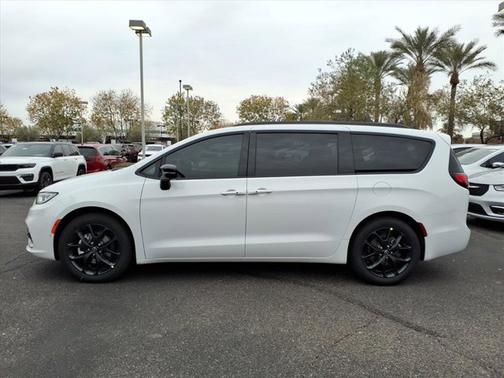 Bright White Clearcoat 2026 Chrysler Pacifica Select