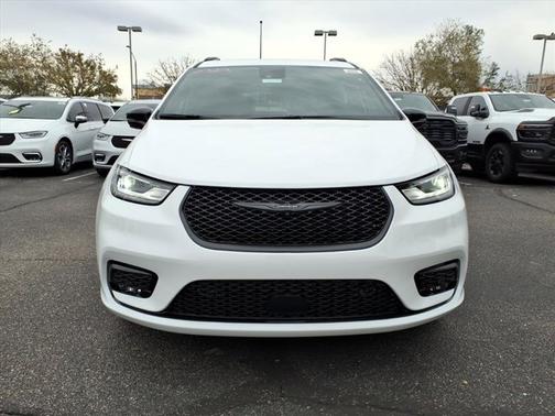 Bright White Clearcoat 2026 Chrysler Pacifica Select
